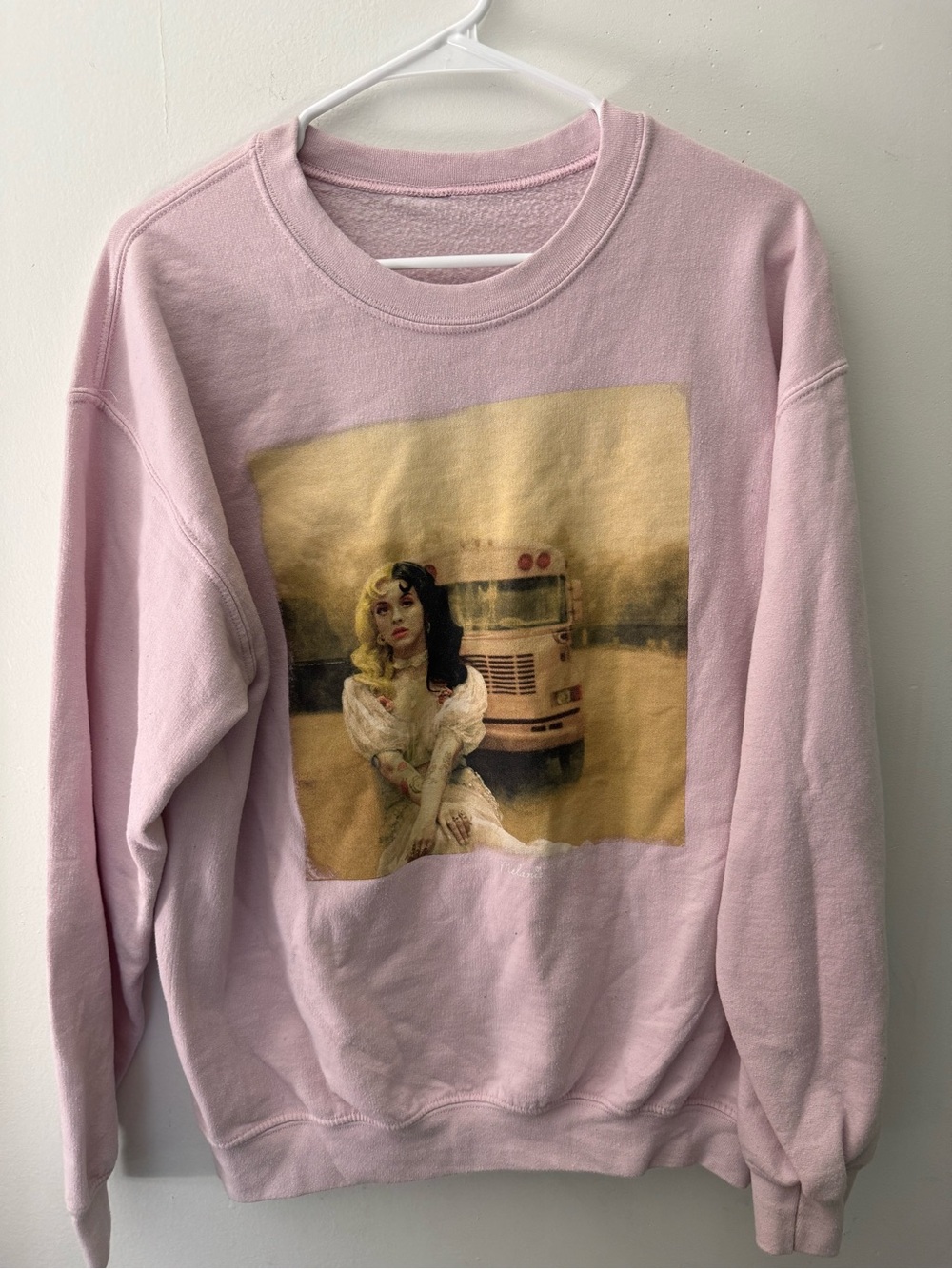 Women’s Light Pink Graphic Crewneck Sweatshirt